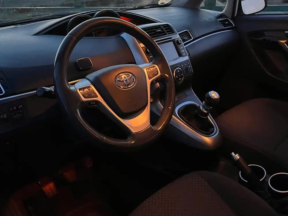 TOYOTA verso - Foto 9 | Clidrive