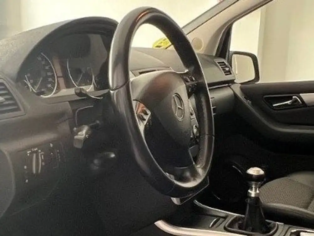 MERCEDES clase a - Foto 5 | Clidrive