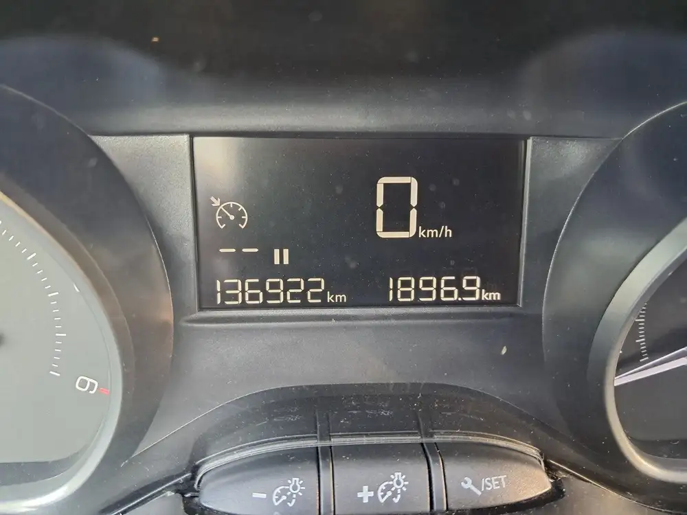PEUGEOT 2008 - Foto 9 | Clidrive