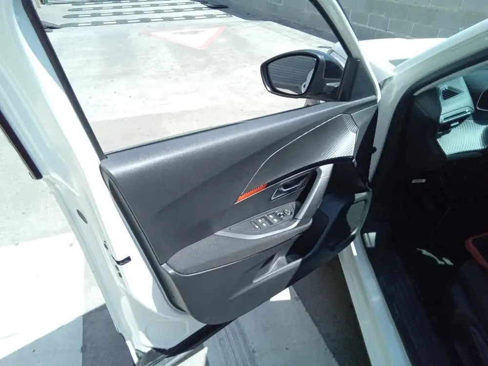 PEUGEOT 2008 - Foto 9 | Clidrive